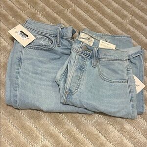 Universal Thread | Sizes 0 & 2 Light wash Jeans